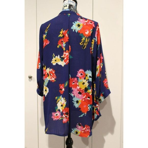 Violet and Claire Women's Blouse Plus Size 1X Floral Pattern 3/4 Sleeves with Bu - Picture 3 of 5
